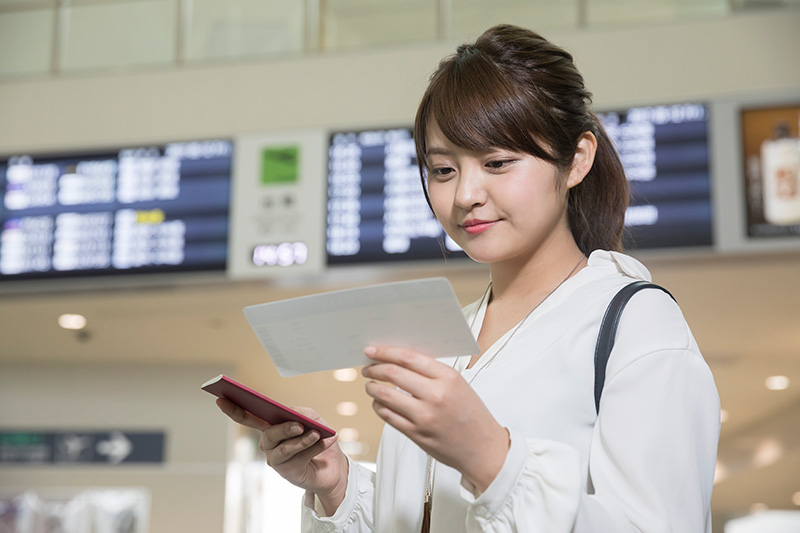 航空券は自腹なの？